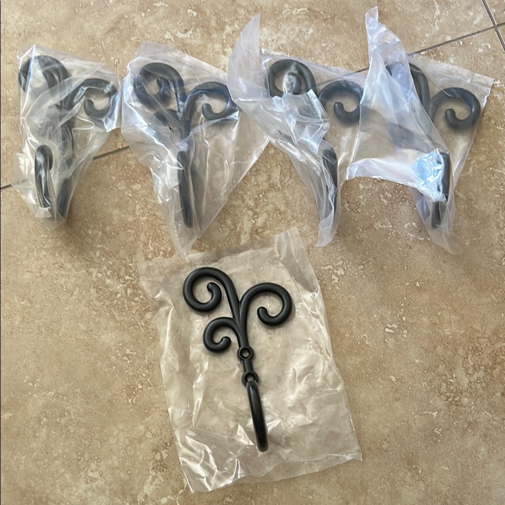 BRAND NEW - Set of 5 Elegant Black Wall Hooks